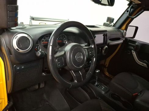 Used 2015 Jeep Wrangler Unlimited Rubicon image 18