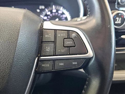 Used 2022 Toyota Highlander XLE image 12