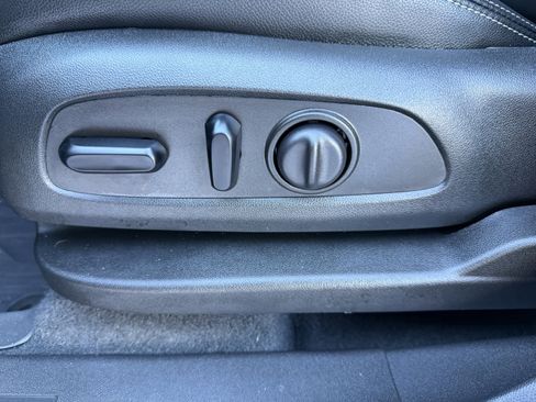 Used 2023 GMC Terrain SLT w/ Infotainment Package II image 31