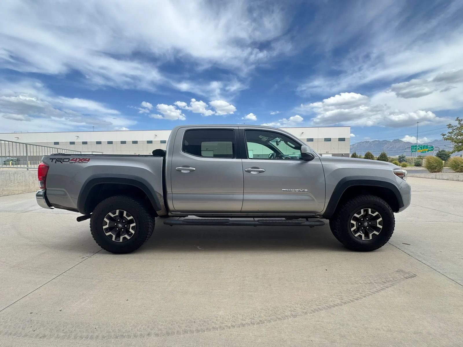 Used 2016 Toyota Tacoma TRD Off-Road w/ Towing Package AWD/4WD image 6