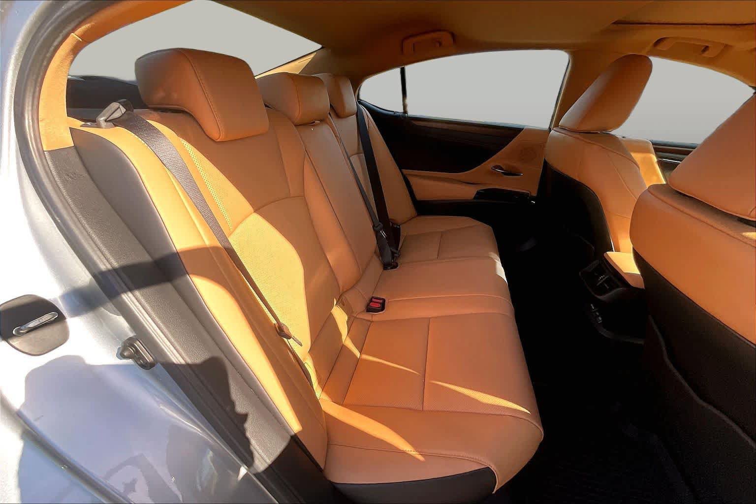 Used 2025 Lexus ES 300h w/ Premium Package FWD image 19