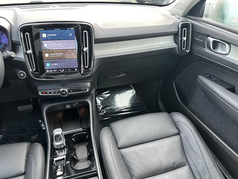 Certified 2024 Volvo XC40 B5 Plus w/ Protection Package Premier image 18