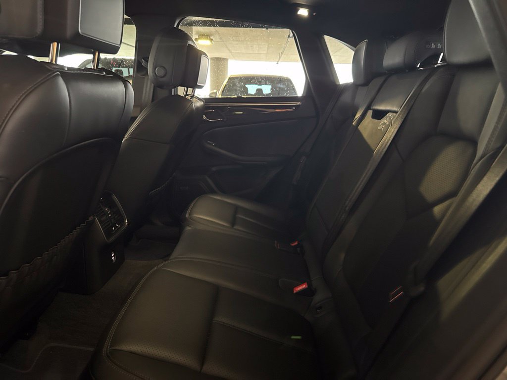 Certified 2024 Porsche Macan AWD/4WD image 9