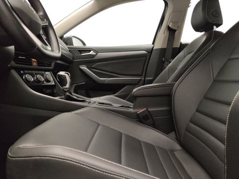 Used 2024 Volkswagen Jetta SE FWD image 17