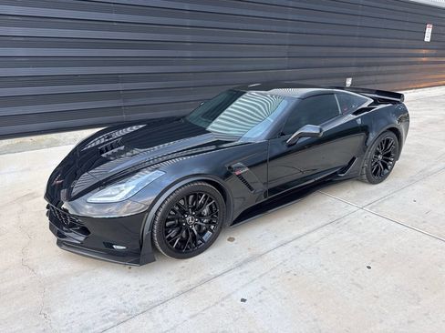 Used 2015 Chevrolet Corvette Z06 w/ 3LZ Preferred Equipment Group RWD image 3