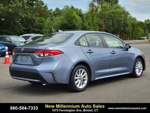 Used 2021 Toyota Corolla LE w/ LE Convenience Package image 5