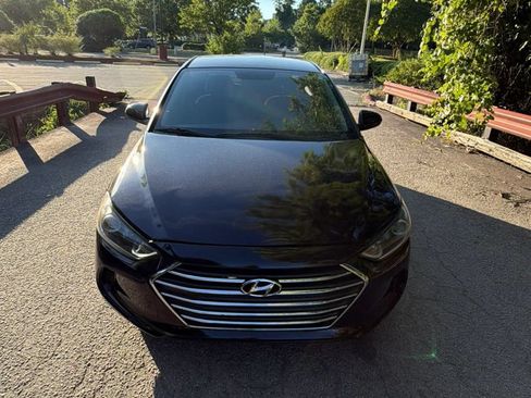 Used 2017 Hyundai Elantra SE FWD image 2