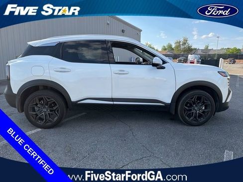 Used 2025 Nissan Kicks SR FWD image 2