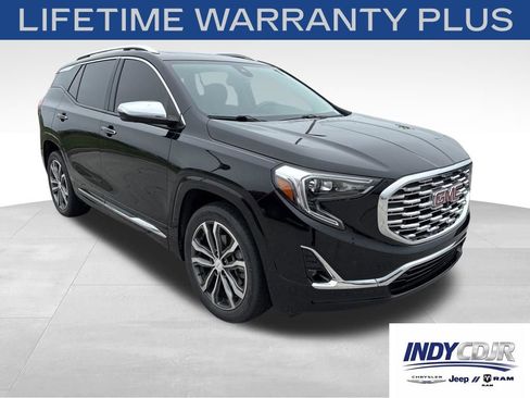 Used 2020 GMC Terrain Denali w/ Denali Premium Package FWD image 3