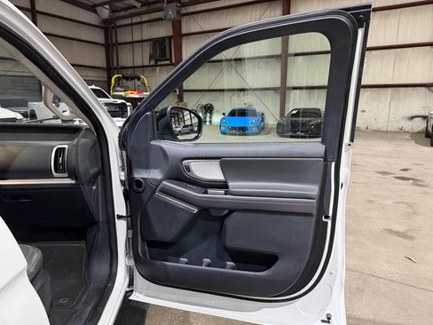 Used 2025 Ford Expedition Active AWD/4WD image 25