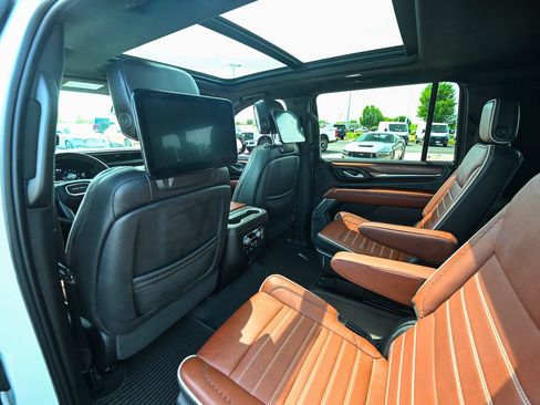 Used 2023 GMC Yukon XL Denali Ultimate AWD/4WD image 22