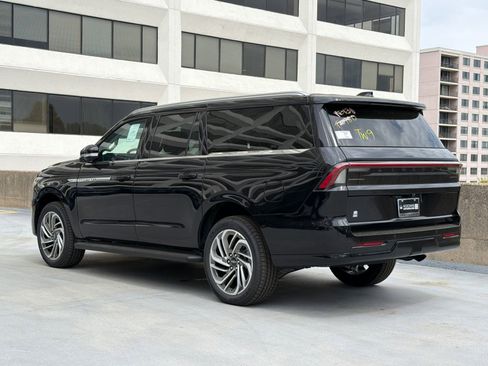 New 2026 Lincoln Navigator L Premier image 6