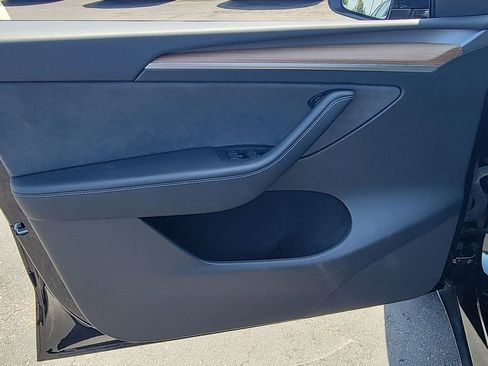 Used 2024 Tesla Model Y Long Range RWD image 21