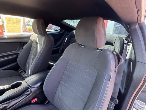 Used 2017 Ford Mustang Coupe RWD image 13