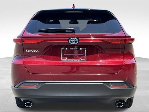 Used 2023 Toyota Venza LE AWD/4WD image 4