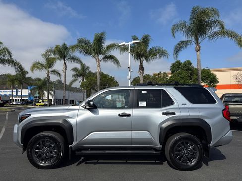 New 2026 Toyota 4Runner SR5 AWD/4WD image 4