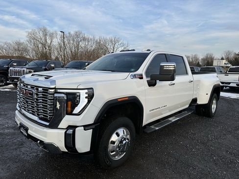 Used 2024 GMC Sierra 3500 Denali image 10