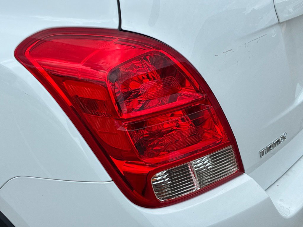 Used 2022 Chevrolet Trax LS w/ Tint and Cruise Package FWD image 37