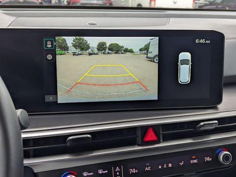Used 2025 Kia Sorento S FWD image 8