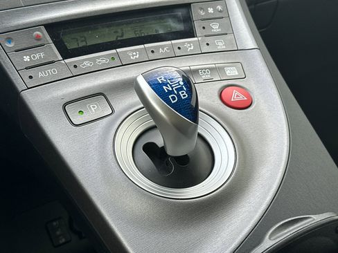 Used 2015 Toyota Prius Plug-In Hybrid image 21