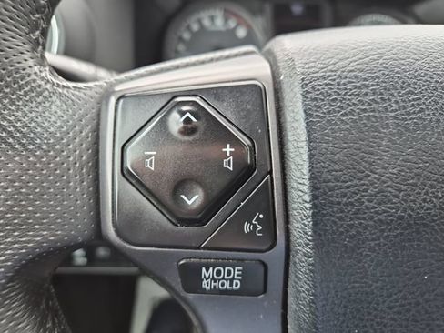 Used 2019 Toyota Tacoma TRD Sport AWD/4WD image 19