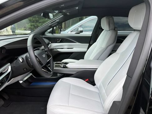 Used 2024 Cadillac Lyriq Luxury RWD image 6