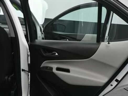 Used 2022 Chevrolet Equinox LS AWD/4WD image 15