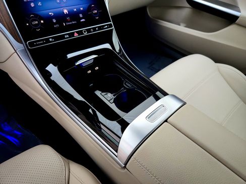 Certified 2025 Mercedes-Benz C 300 Sedan image 21