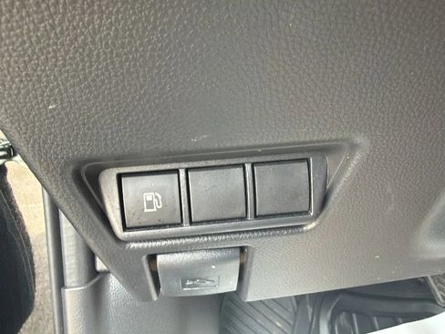Used 2025 Toyota Prius LE FWD image 22