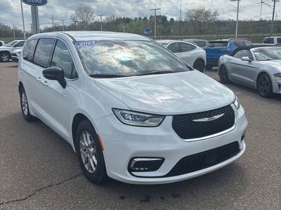 Used 2024 Chrysler Pacifica Touring-L