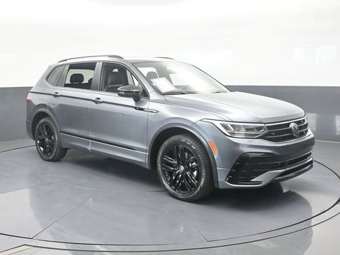Used 2022 Volkswagen Tiguan SE R-Line image 8
