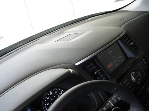 Used 2020 Nissan Pathfinder SV w/ Cargo Package FWD image 21