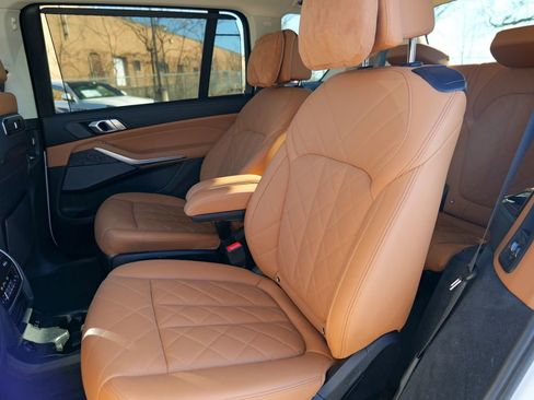 Used 2023 BMW X7 xDrive40i w/ Premium Package image 27