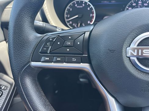 Used 2025 Nissan Sentra SV FWD image 18