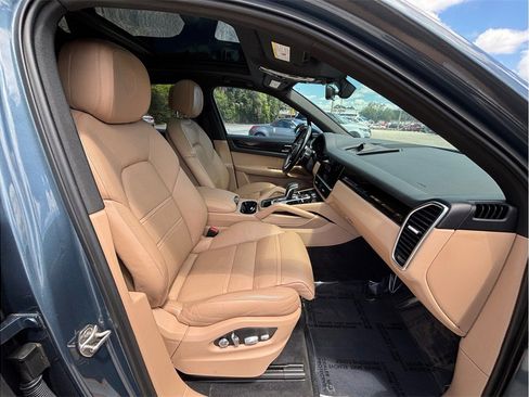 Used 2020 Porsche Cayenne AWD/4WD image 43