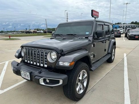 Used 2021 Jeep Wrangler Unlimited Sahara AWD/4WD image 3