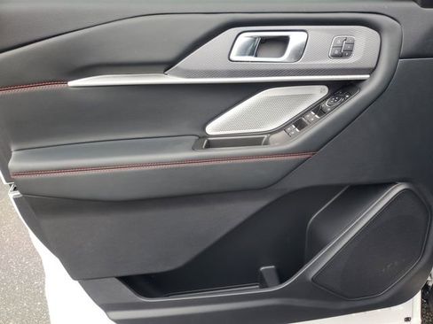 Used 2025 Ford Explorer ST image 11