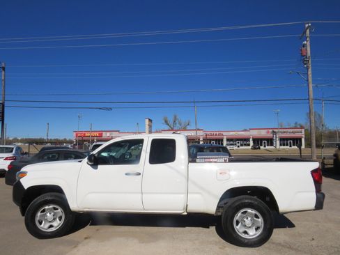 Used 2022 Toyota Tacoma SR image 15