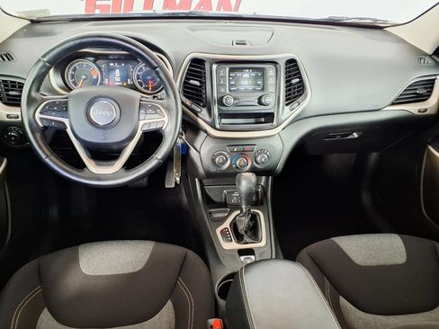 Used 2018 Jeep Cherokee Latitude w/ Altitude Package FWD image 12