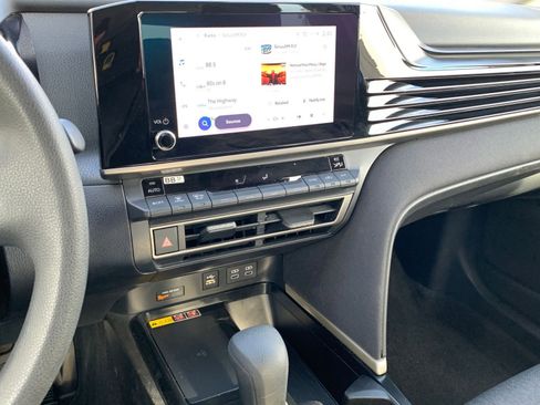 Used 2025 Toyota Camry LE image 18