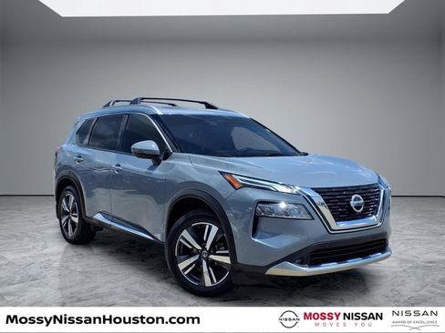 Used 2021 Nissan Rogue Platinum FWD image 1