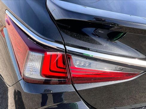 Used 2025 Lexus ES 300h w/ Premium Package image 28