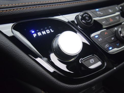 New 2027 Chrysler Pacifica Pinnacle FWD image 24
