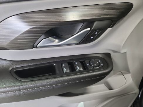 Used 2022 GMC Terrain SLE image 9