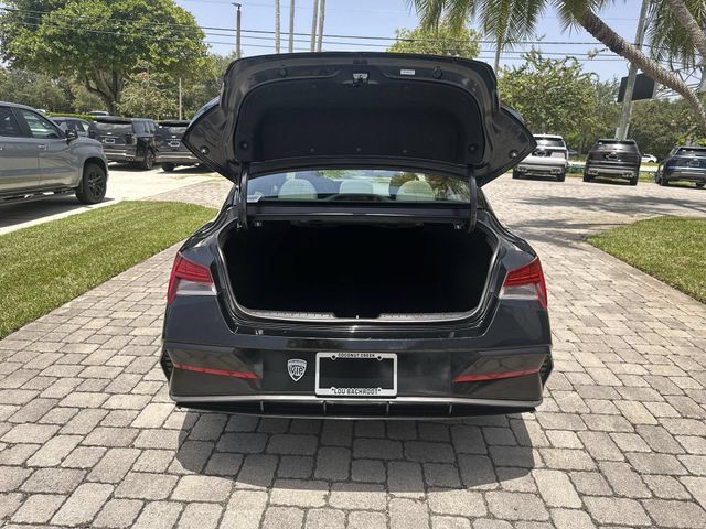 Used 2025 Hyundai Elantra SEL FWD image 28