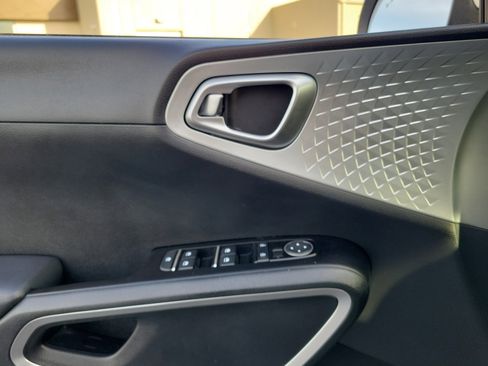 Used 2024 Kia Soul LX w/ Option Group 015 image 17