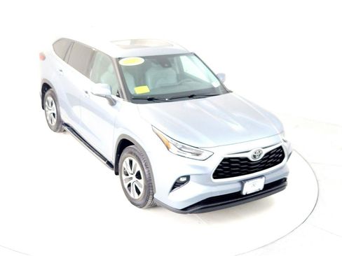 Certified 2021 Toyota Highlander XLE image 13