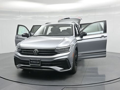 Used 2024 Volkswagen Tiguan SE R-Line image 32