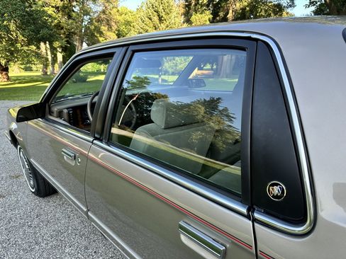 Used 1996 Buick Century Sedan FWD image 97