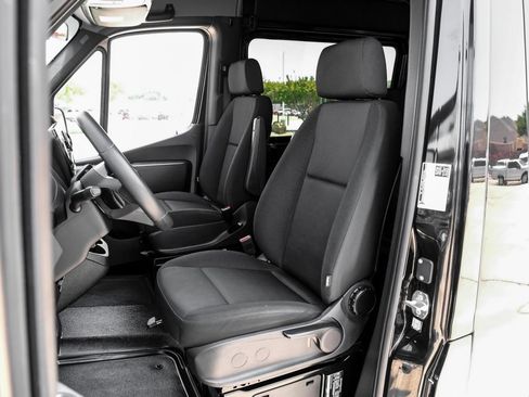 Used 2025 Mercedes-Benz Sprinter 2500 image 29